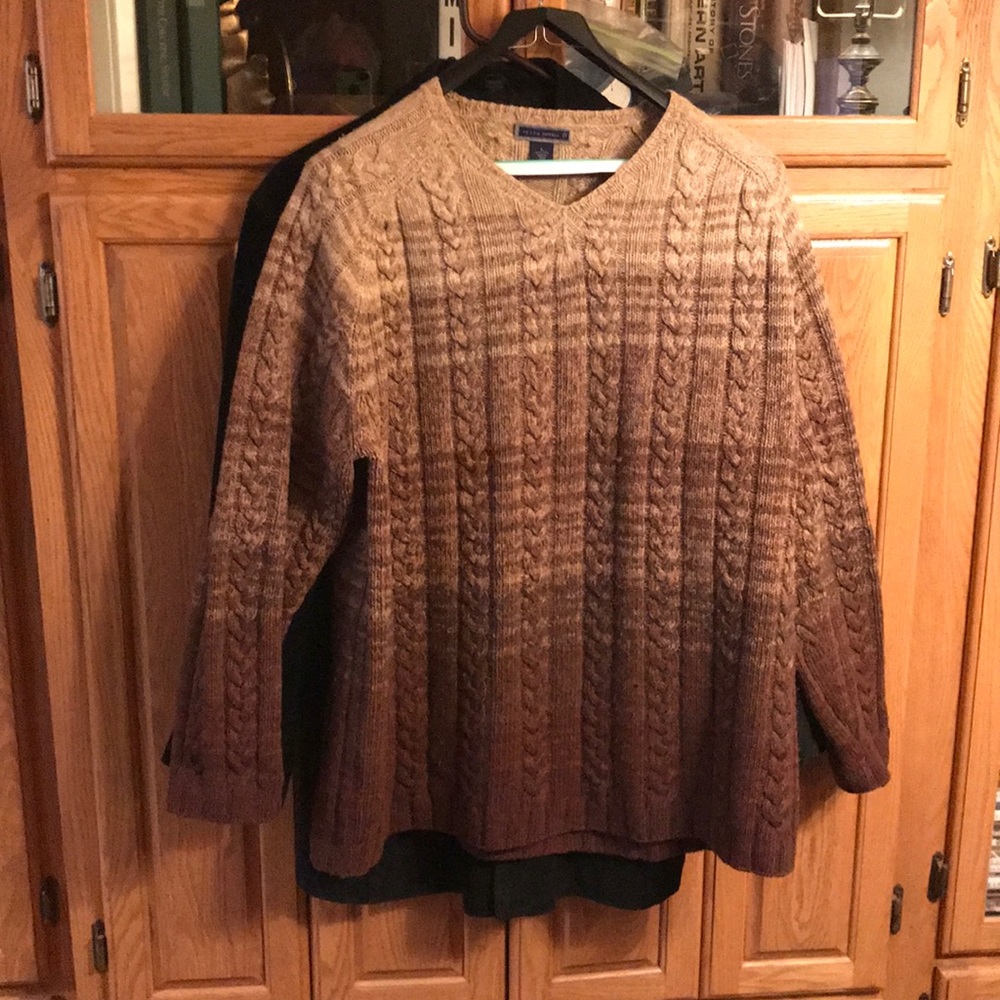 Sweater cable knit v neck